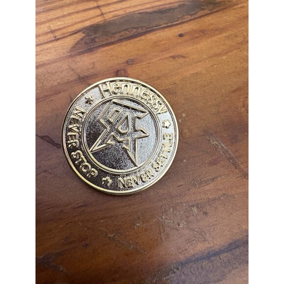 Vintage Gold Tone Circle Hennessy Never Stop Never Settle Lapel Pin Tie Tack - Picture 2 of 6